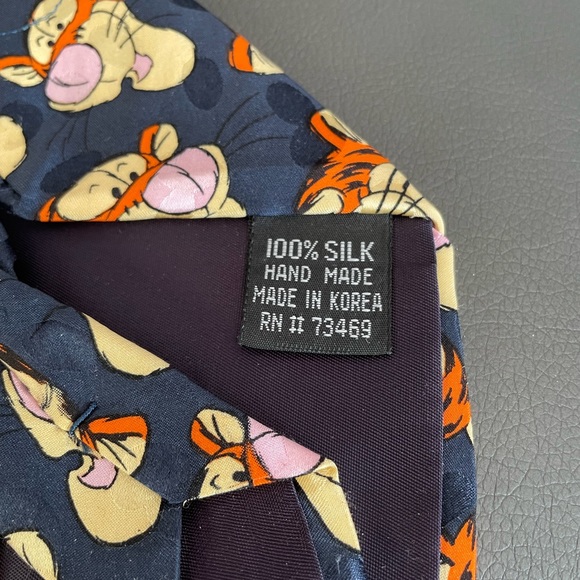 Disney Tigger Tie - Picture 3 of 3